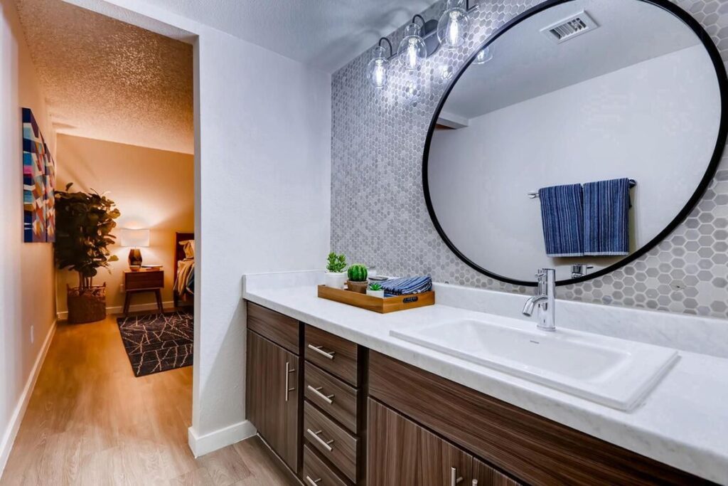 Bathroom sink with mirror and tile backsplash